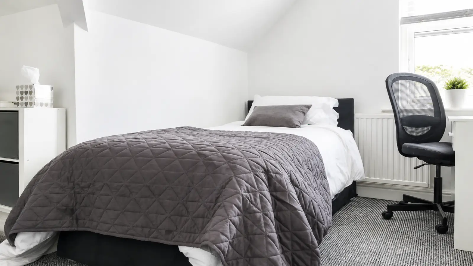 Flat Gabrielle Close in Nottingham