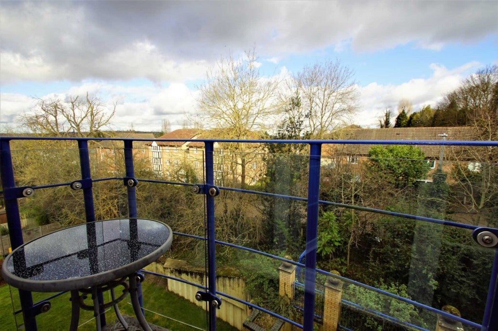 Flat Newland Gardens in East Hertfordshire