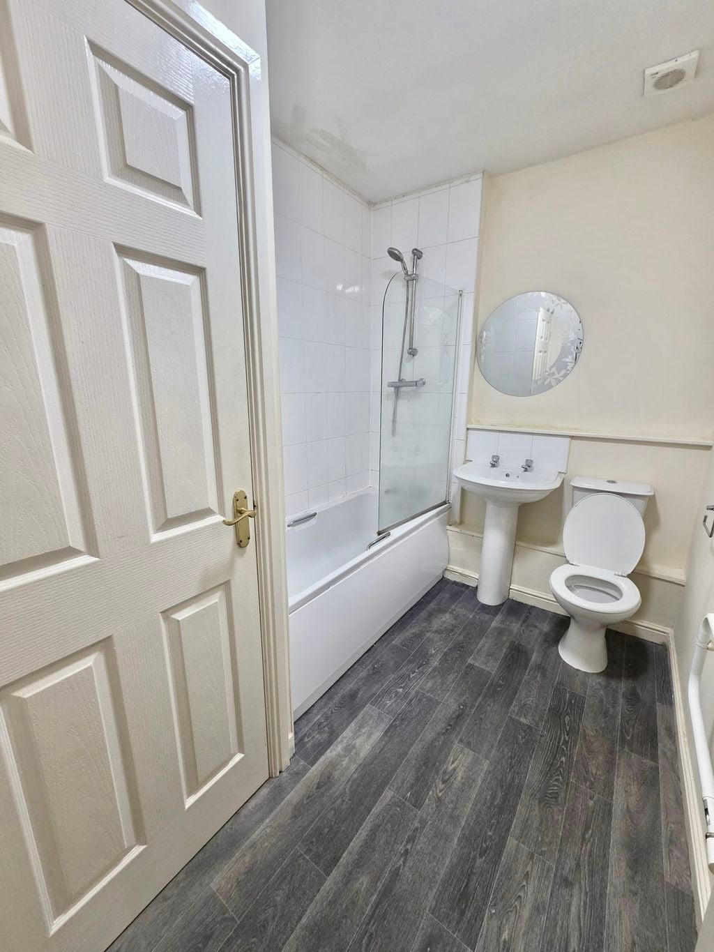 Flat Ainsworth Court in Salford
