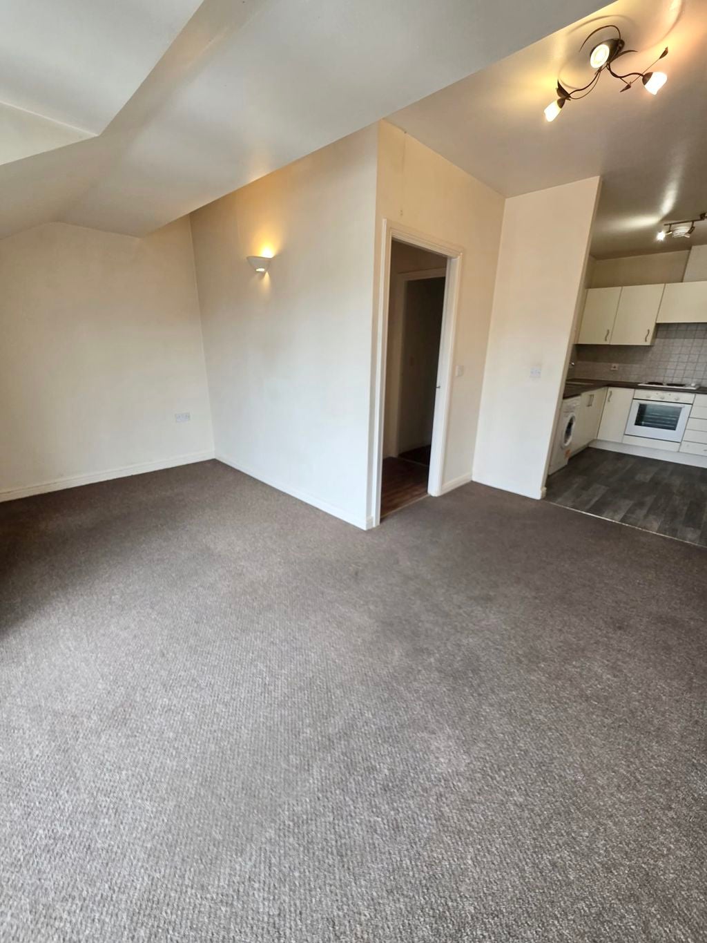 Flat Ainsworth Court in Salford