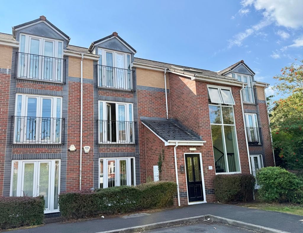 Flat Ainsworth Court in Salford