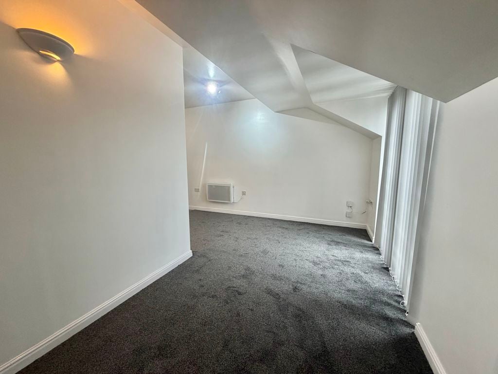 Flat Ainsworth Court in Salford