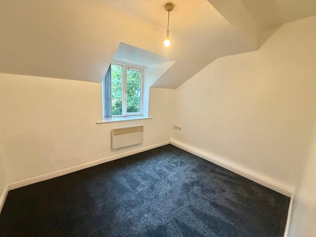 Flat Ainsworth Court in Salford