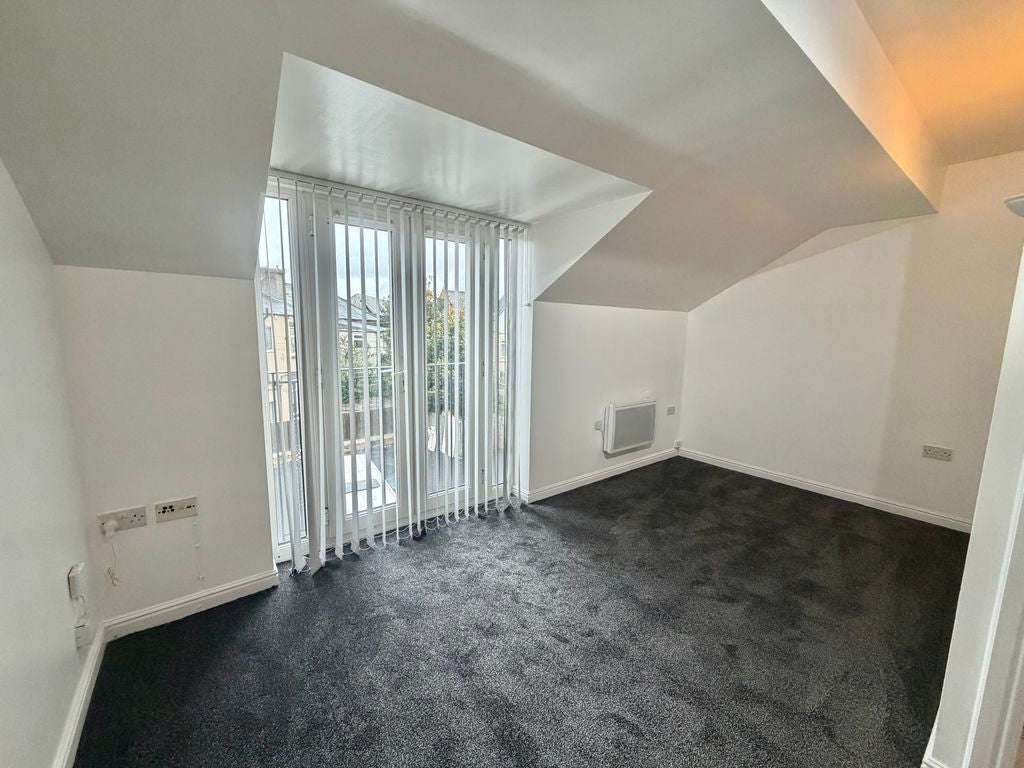 Flat Ainsworth Court in Salford