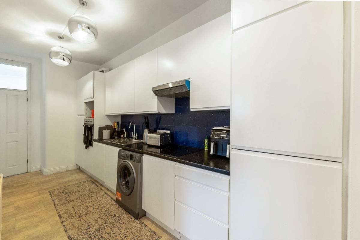 Flat Prince of Wales Drive in Greater London