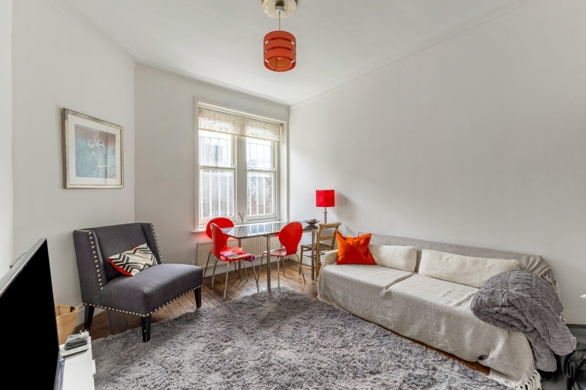 Flat Prince of Wales Drive in Greater London