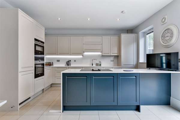 House Summerbee Drive in Cheltenham