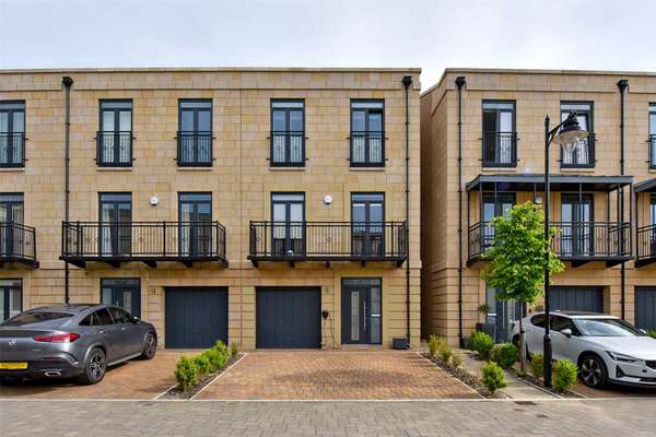 House Summerbee Drive in Cheltenham