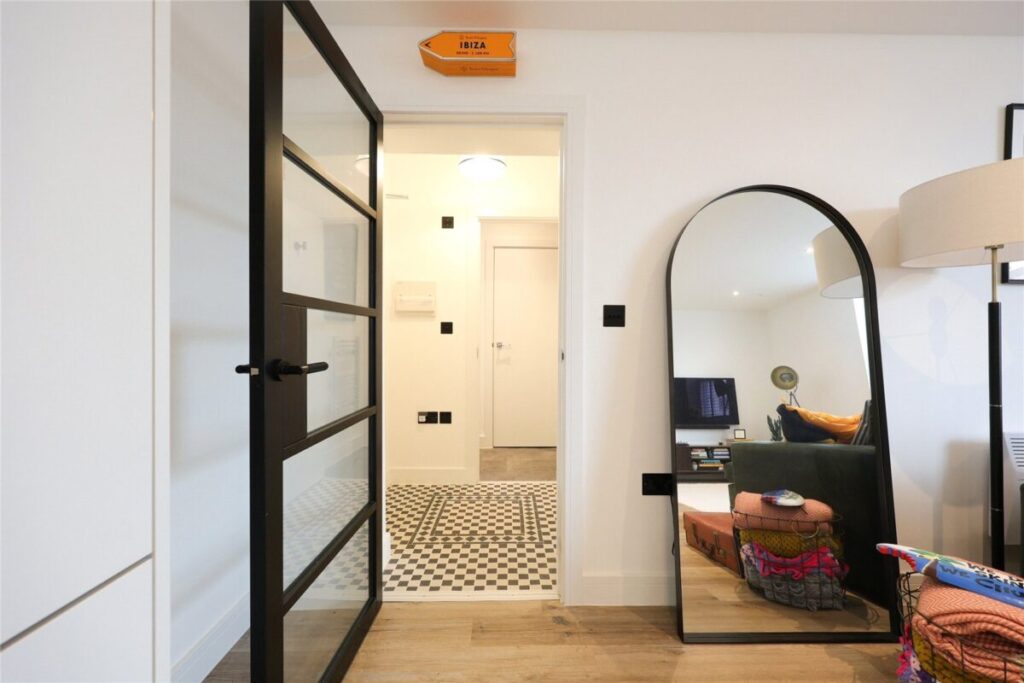 Flat Whiteladies Road in Bristol