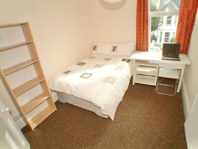 Room Kingsley Road in Plymouth