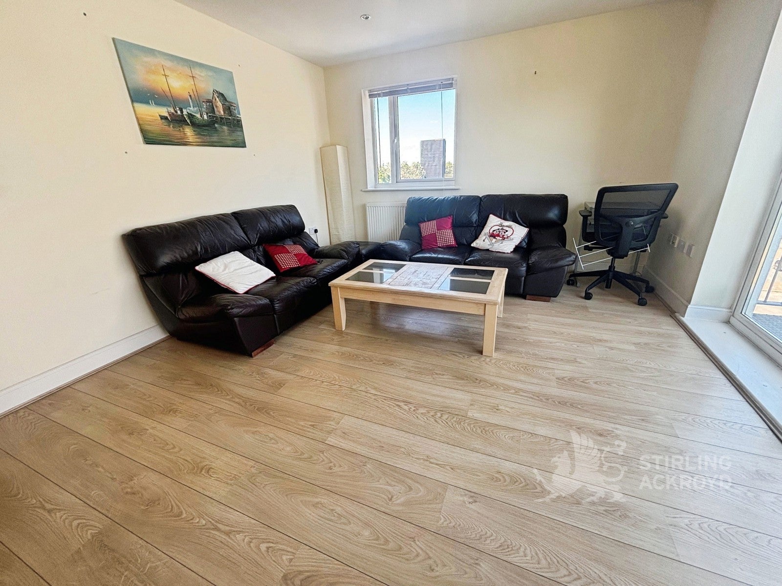 Flat Sundeala Close in Borough of Spelthorne