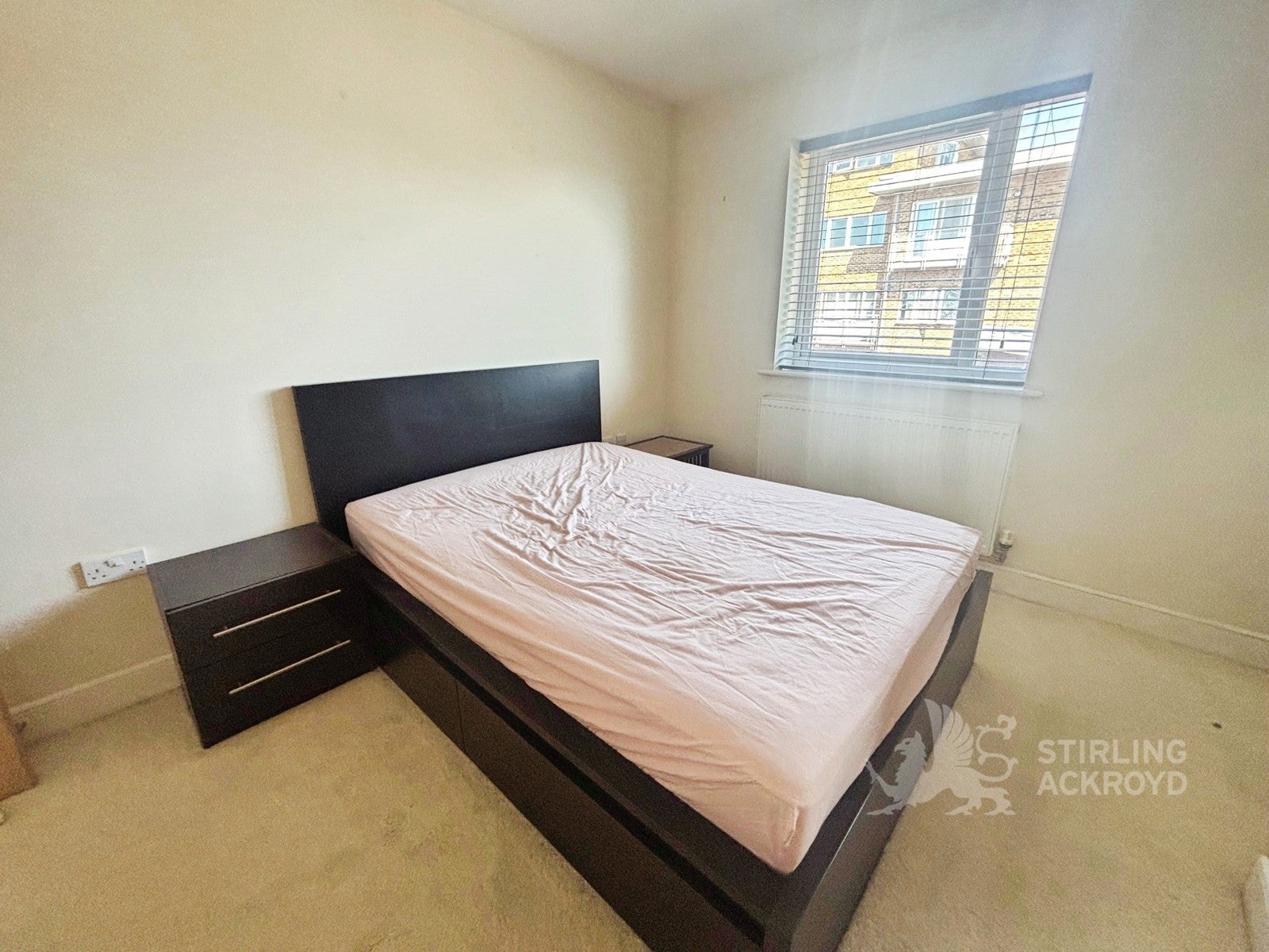 Flat Sundeala Close in Borough of Spelthorne