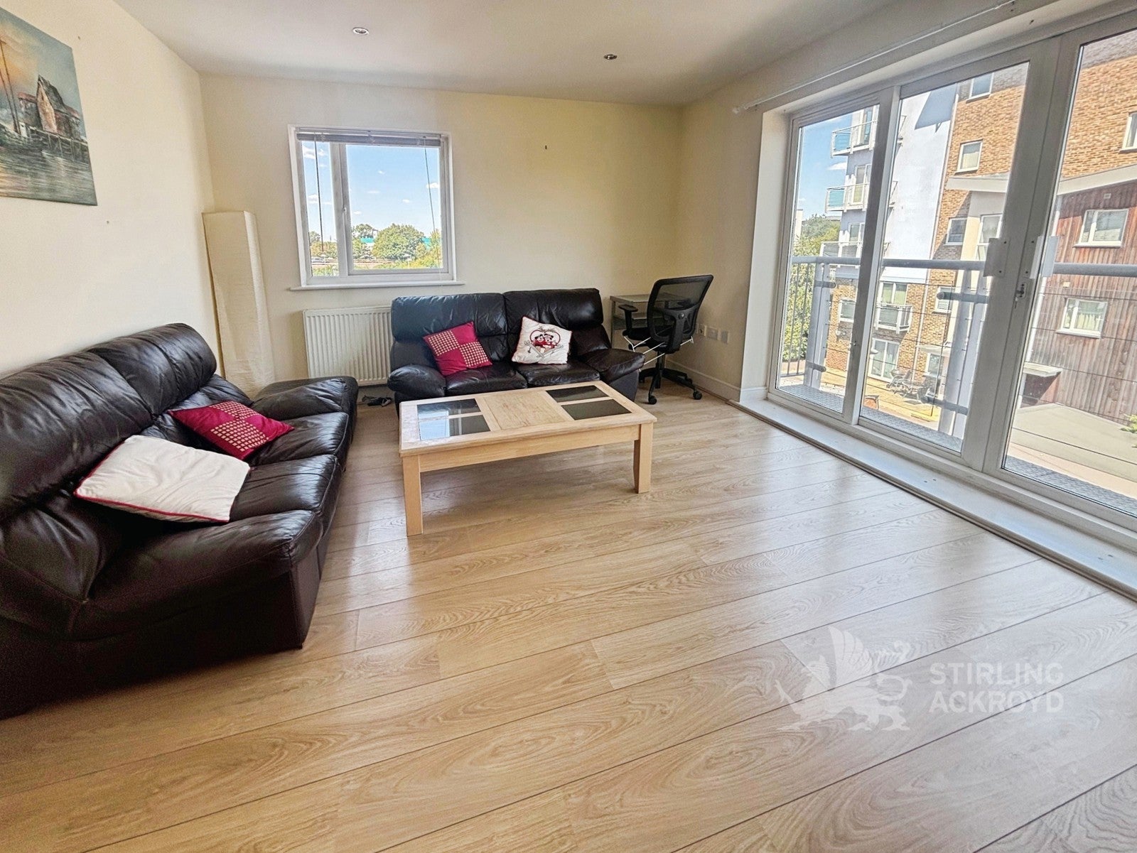 Flat Sundeala Close in Borough of Spelthorne