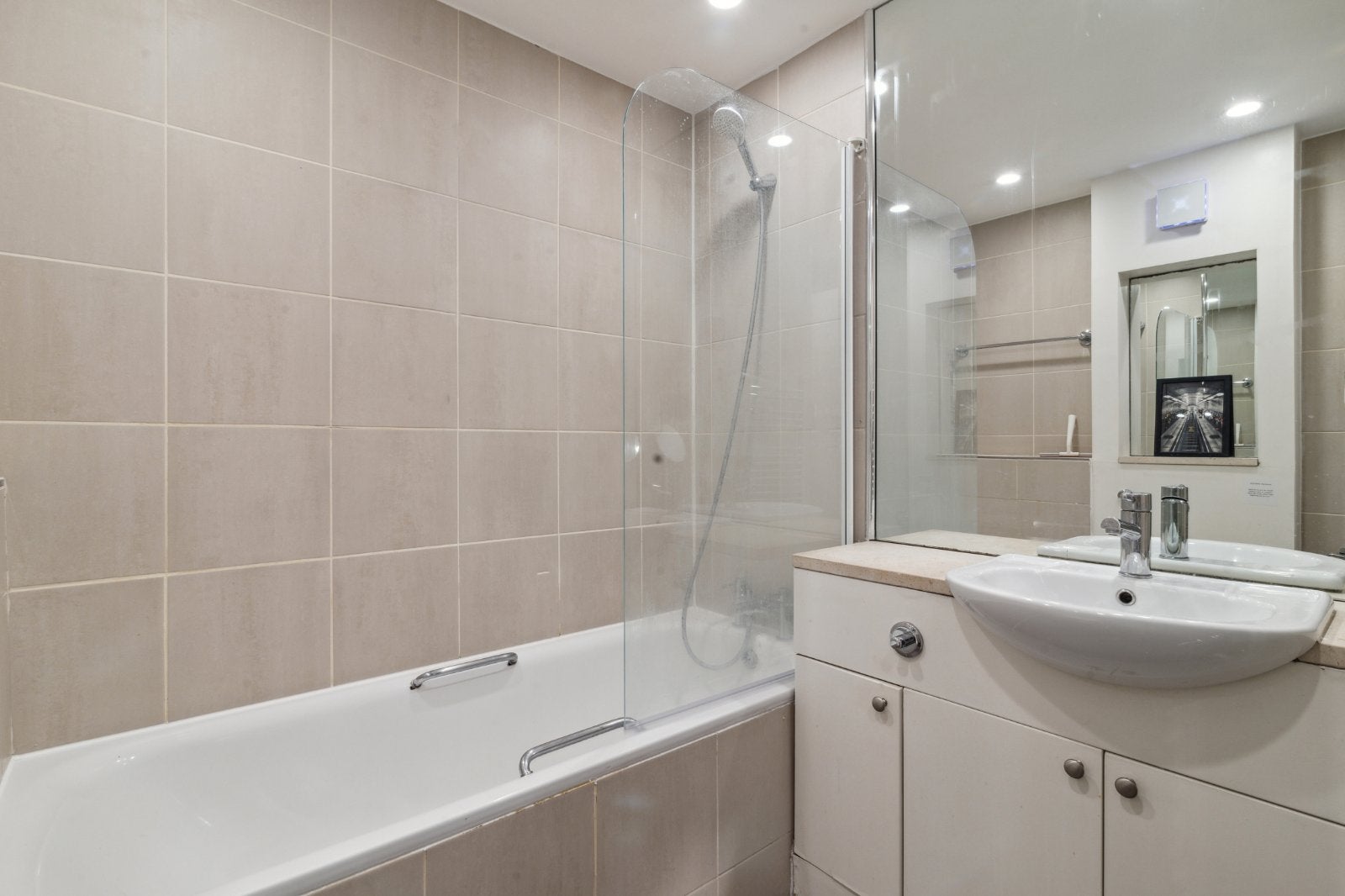Flat Sloane Avenue in Greater London