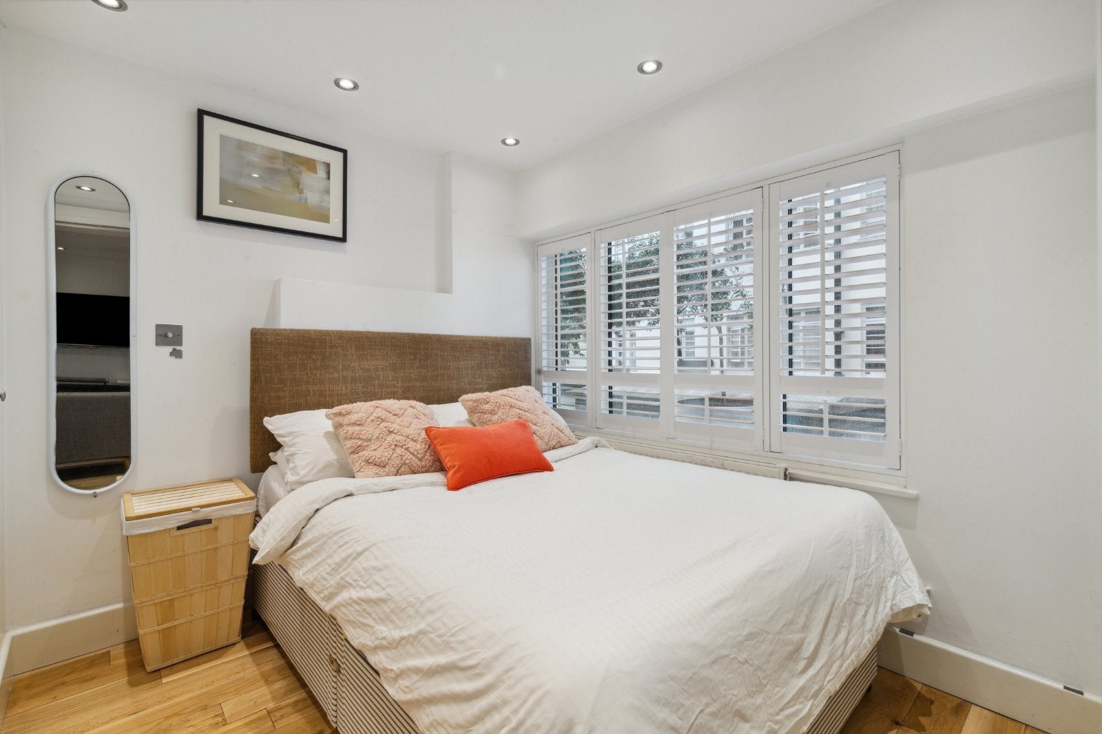 Flat Sloane Avenue in Greater London