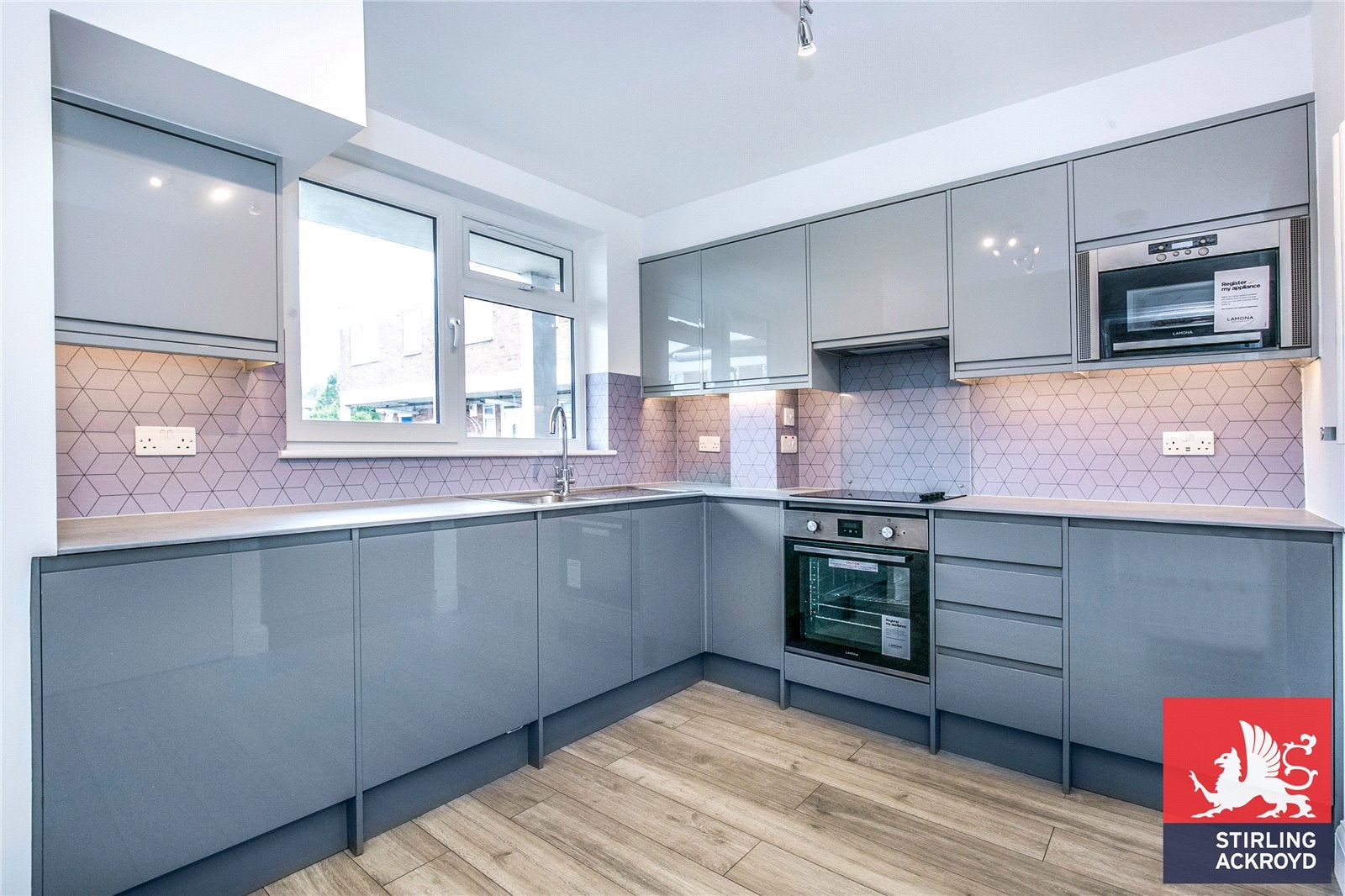 Flat Mandeville Street in Greater London