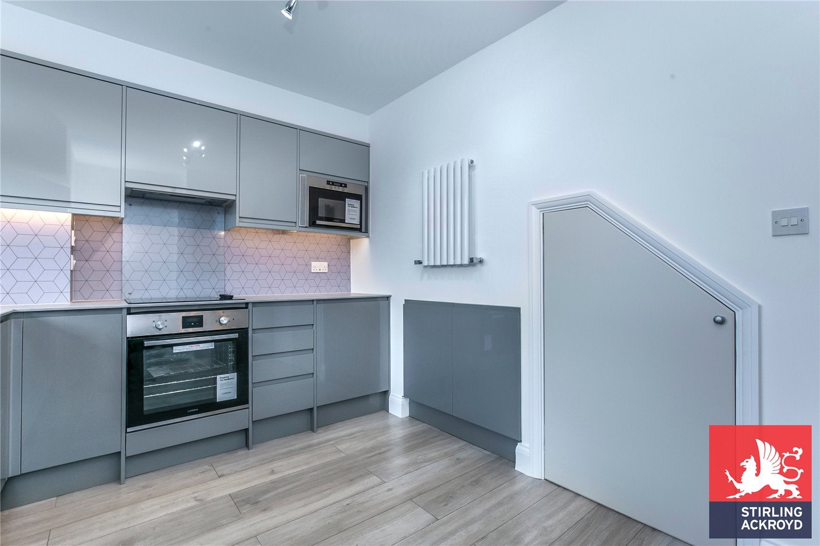 Flat Mandeville Street in Greater London