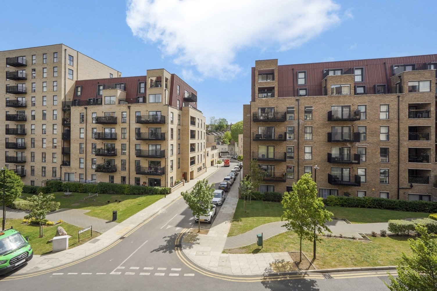 Flat Brumwell Avenue in Greater London
