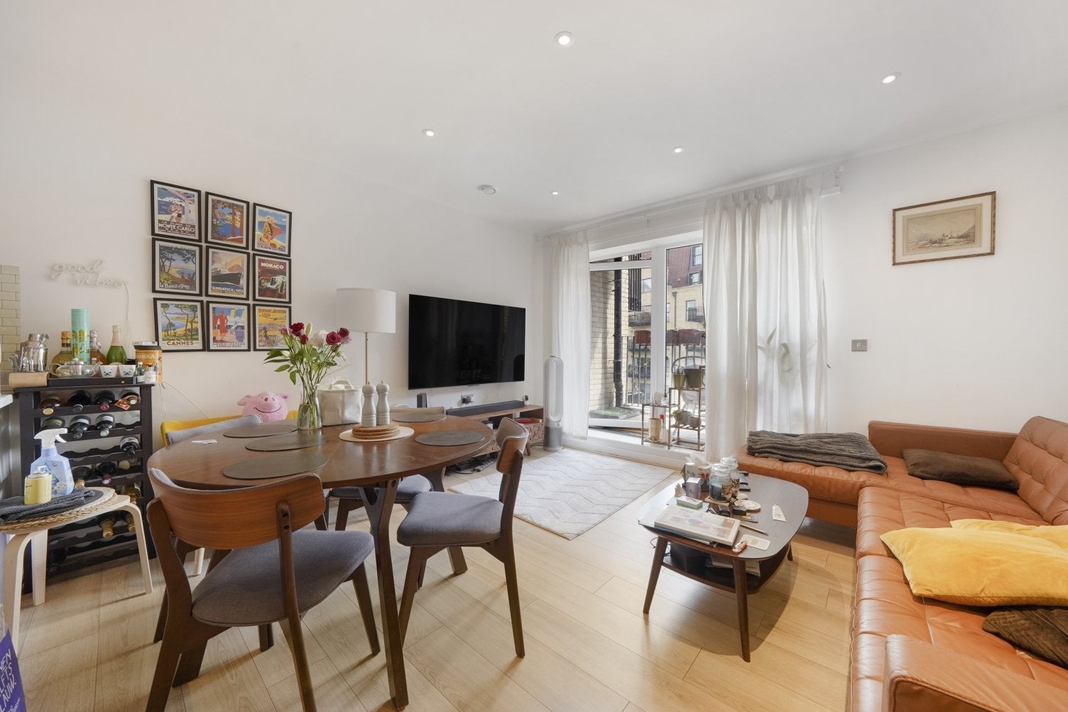 Flat Brumwell Avenue in Greater London