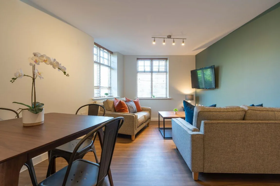 Flat Jesmond Road in Newcastle upon Tyne