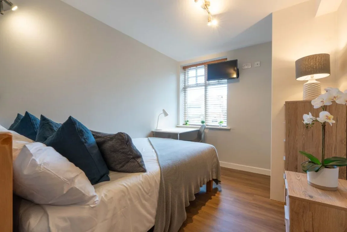 Flat Jesmond Road in Newcastle upon Tyne