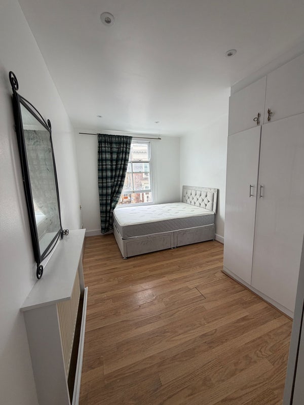 Room Portobello Road in Greater London