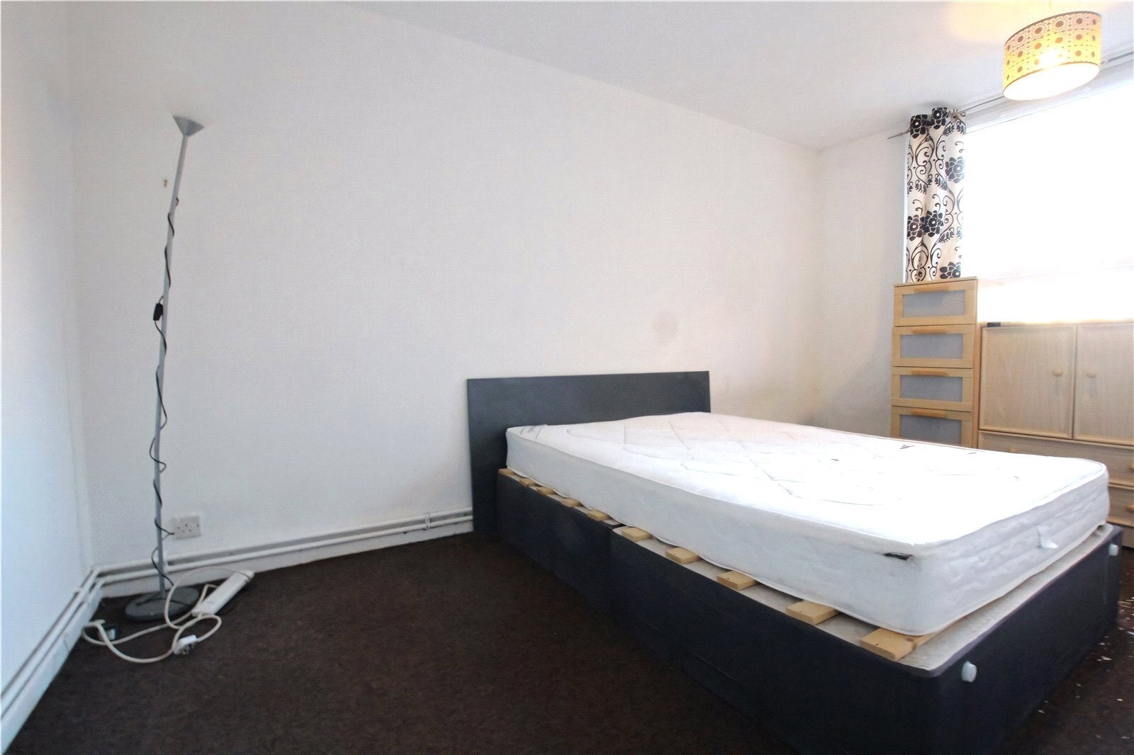 Flat Kennington Park Gardens in Greater London
