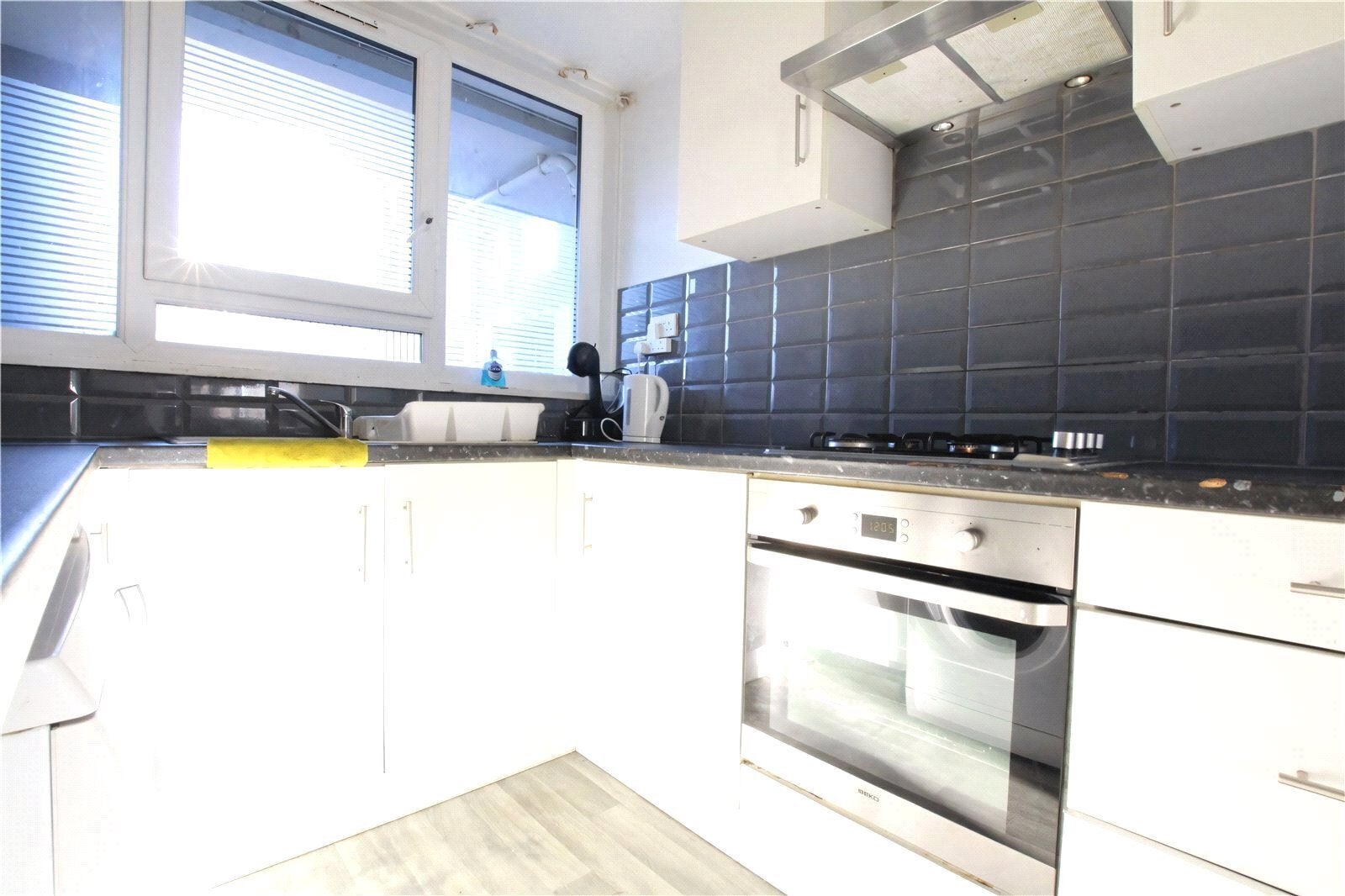 Flat Kennington Park Gardens in Greater London