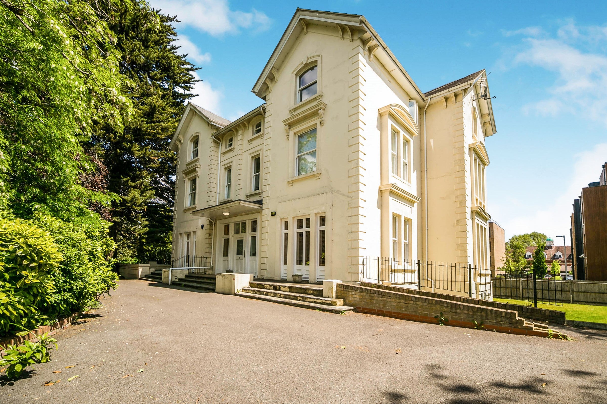Flat Kendrick Road in Reading
