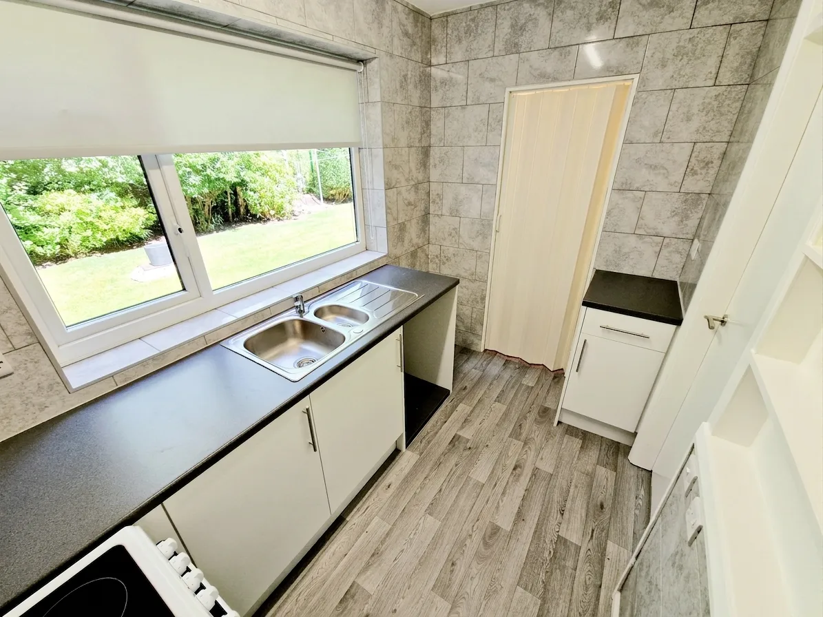 Flat Heywood Gardens in Prestwich