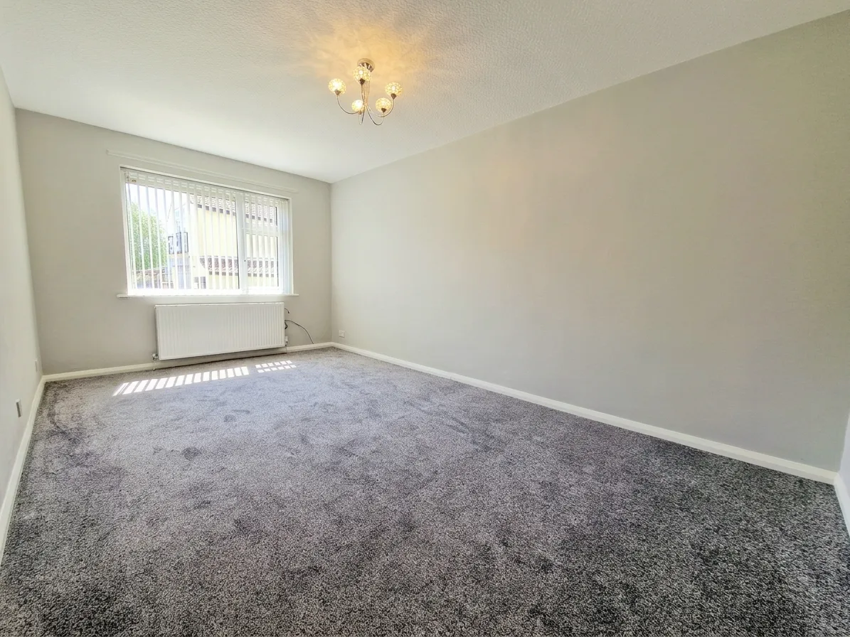 Flat Heywood Gardens in Prestwich