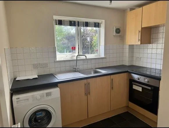 Flat Bath Road in Greater London