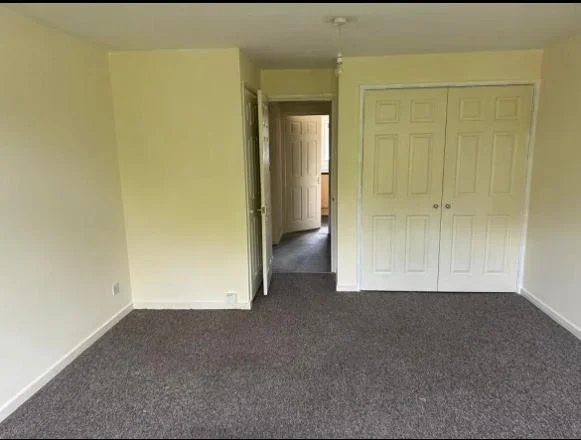 Flat Bath Road in Greater London