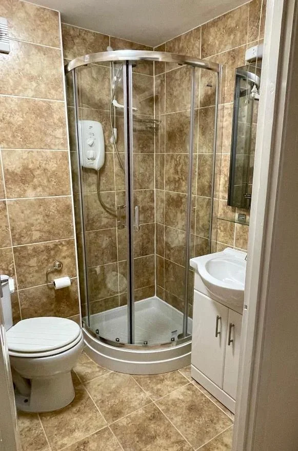 Flat Bath Road in Greater London
