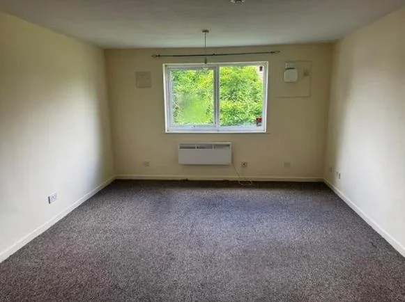 Flat Bath Road in Greater London