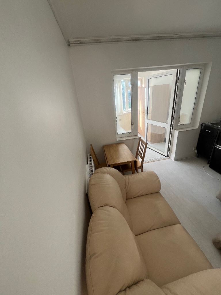 Flat Garden Way in Greater London