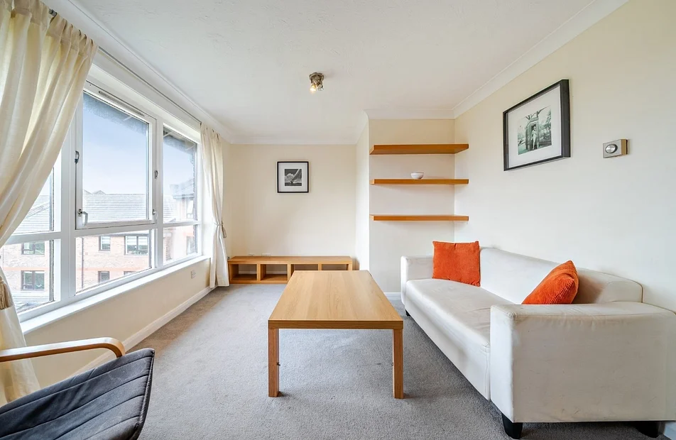 Flat Maltings Place in Greater London