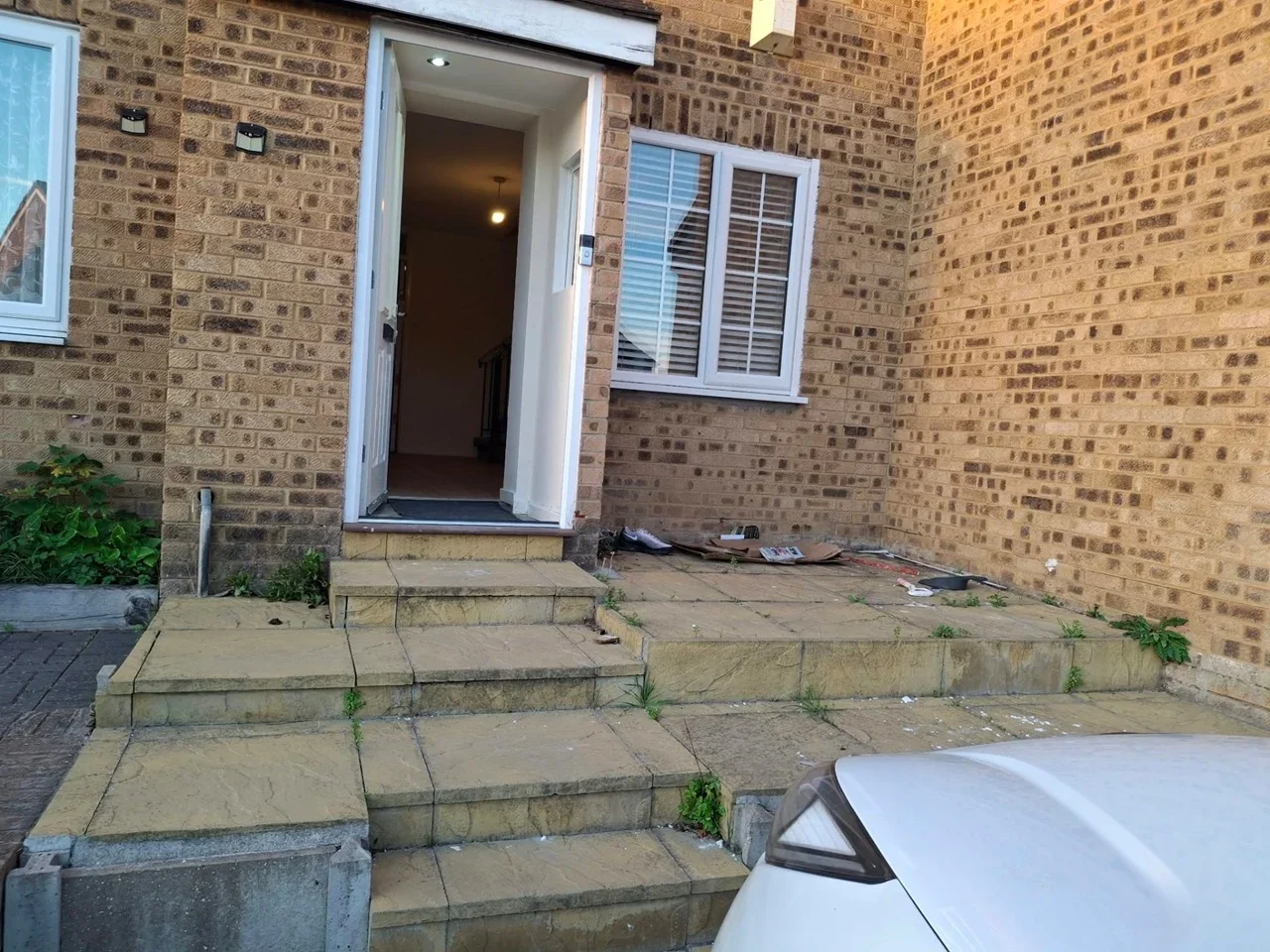 House Doveney Close in Greater London