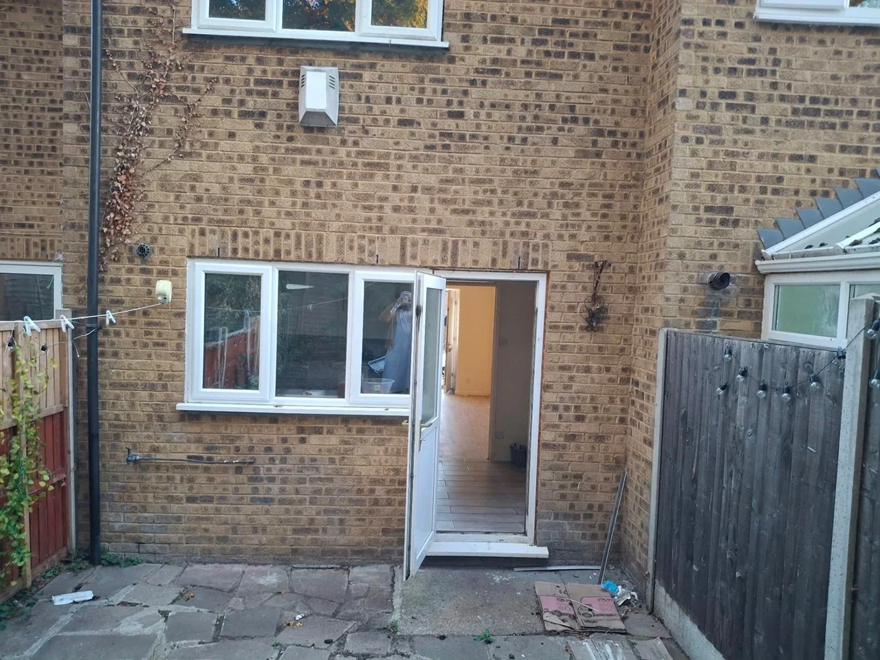 House Doveney Close in Greater London