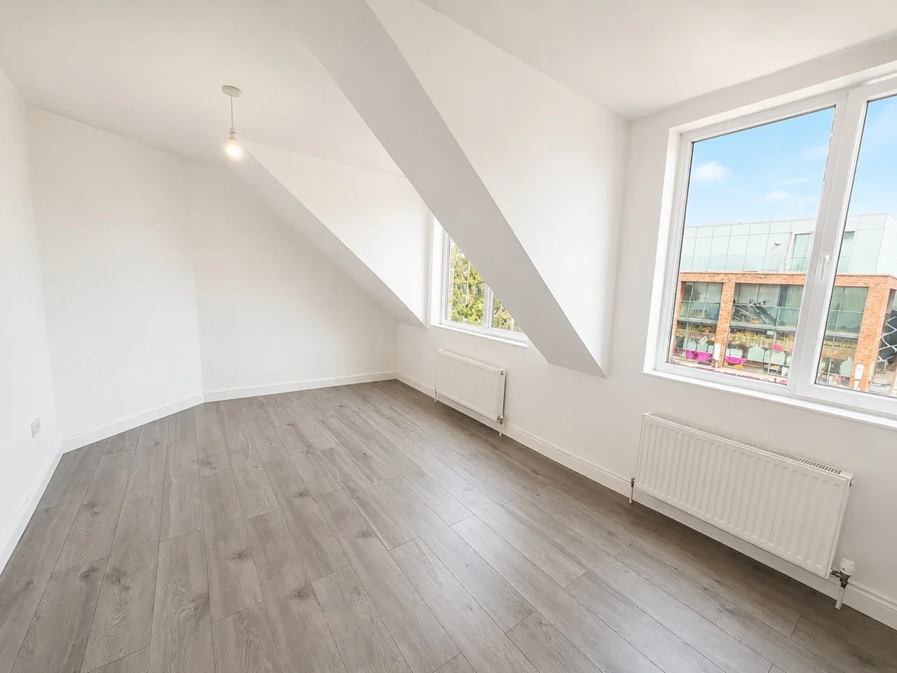 Flat Eagle Road in Greater London