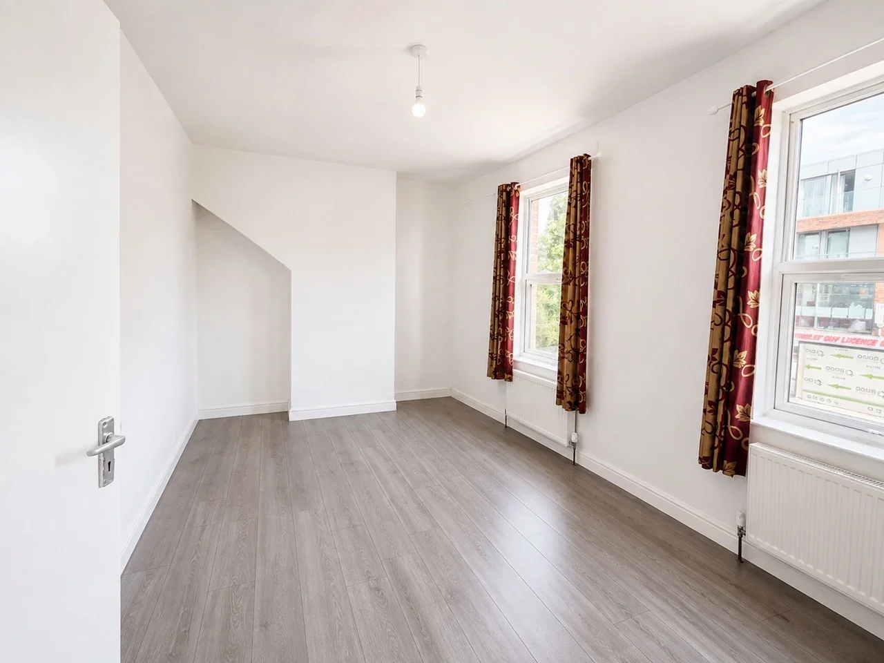 Flat Eagle Road in Greater London