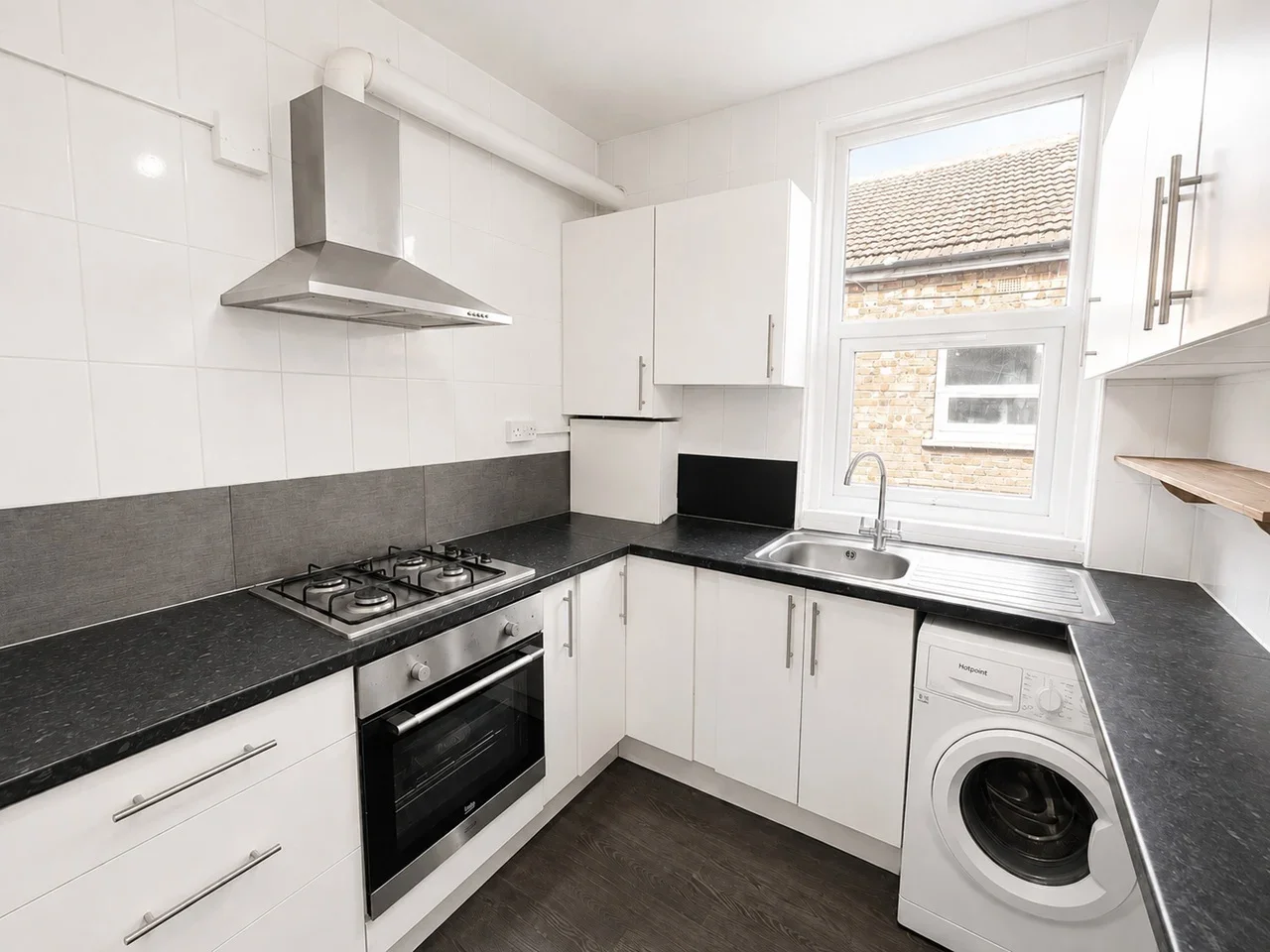 Flat Eagle Road in Greater London