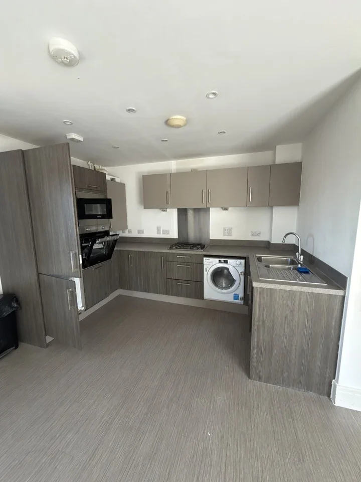 Flat Bowling Green Close in Milton Keynes