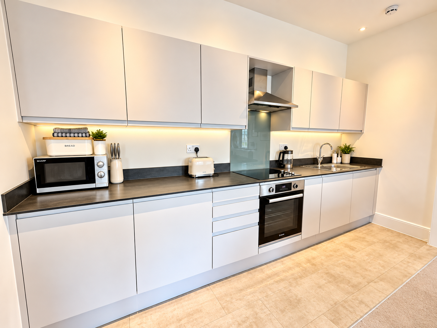 Flat Victoria Parade in Torquay