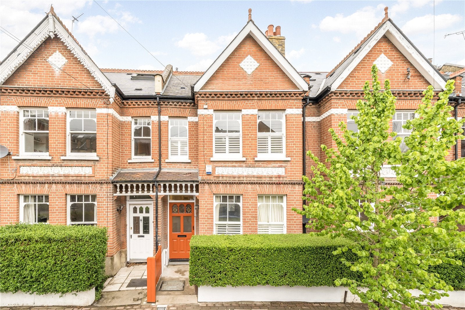Flat Dinsmore Road in Greater London