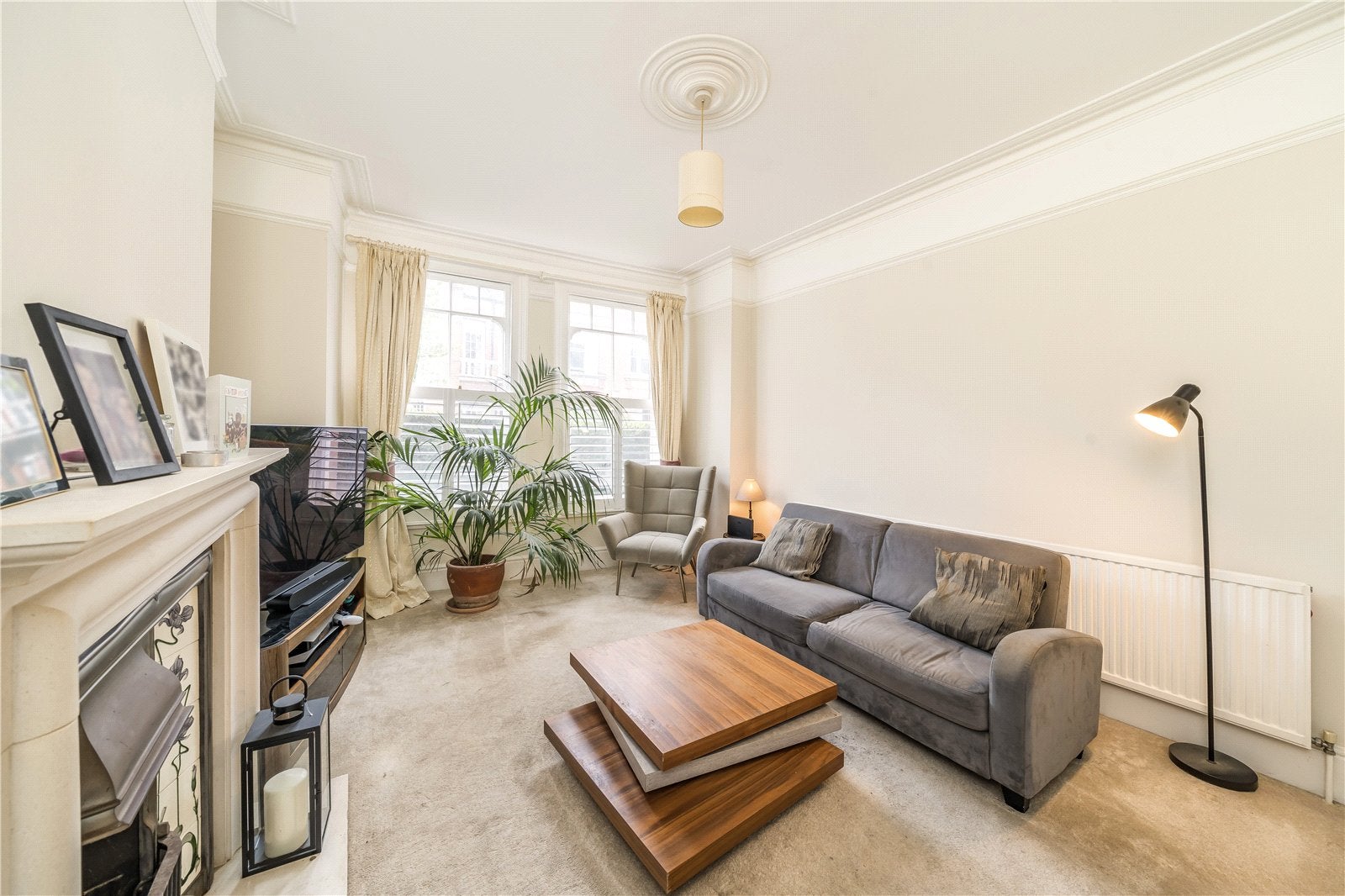 Flat Dinsmore Road in Greater London
