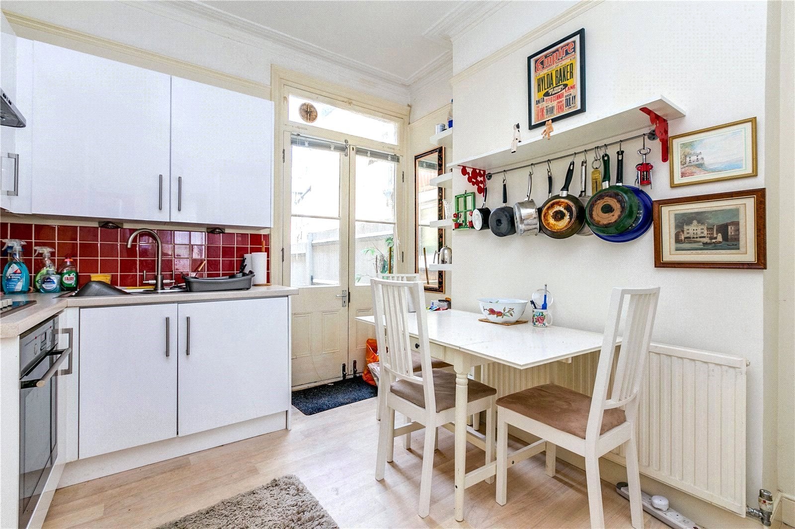 Flat Dinsmore Road in Greater London