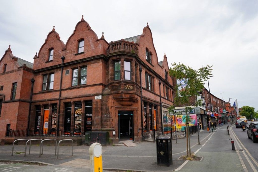 Flat Carill Drive in Manchester