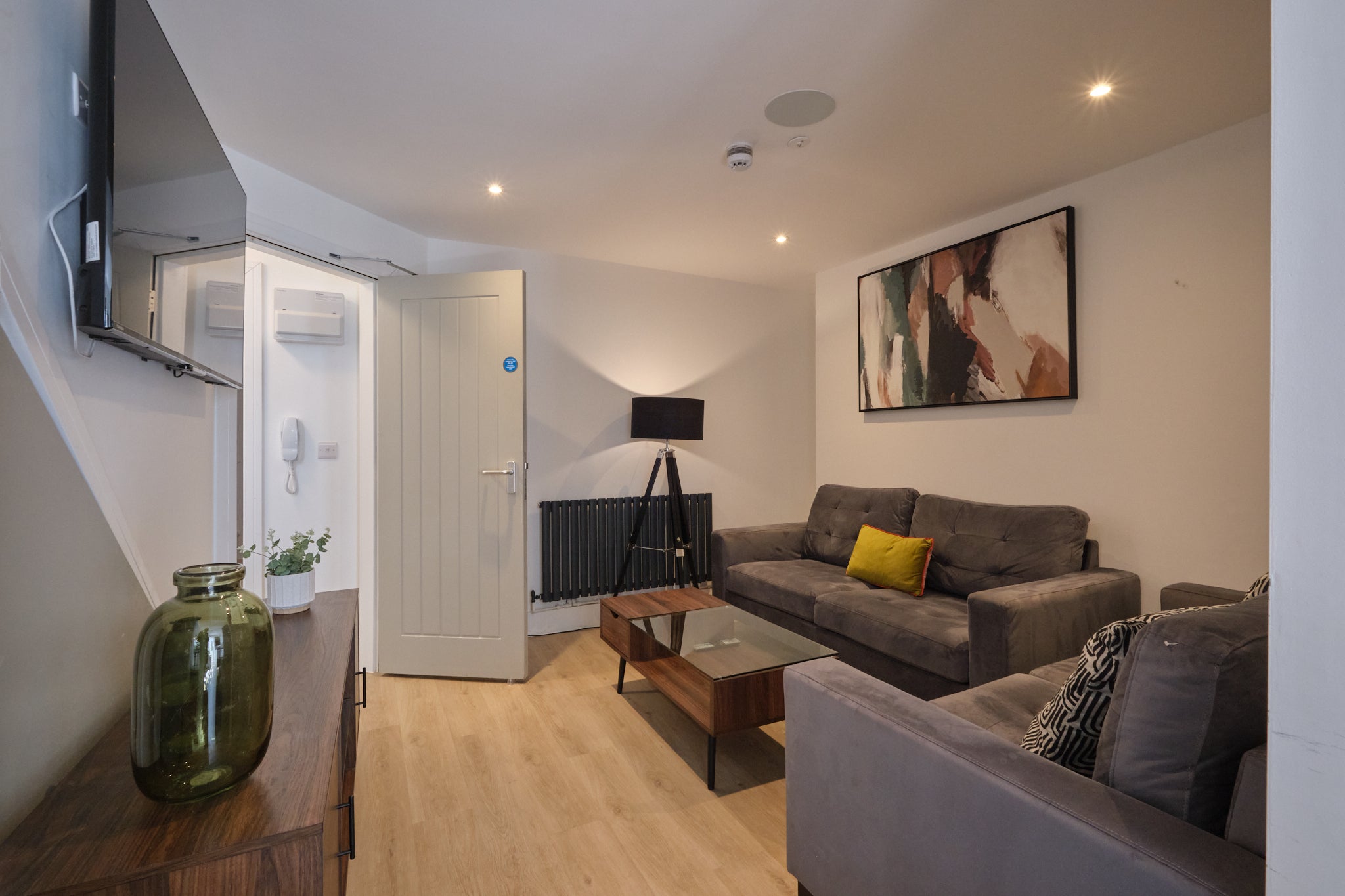 Room Mansel Street in Swansea
