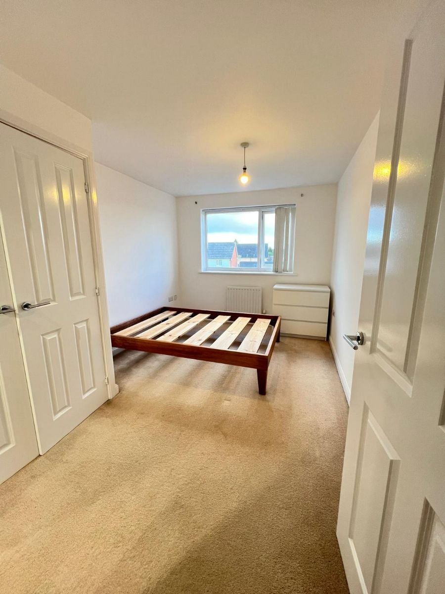 Flat Onyx Crescent in Leicester